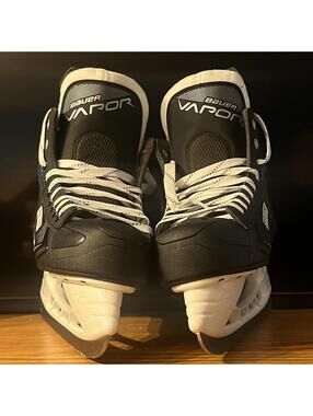 Bauer Vapor Volt Ice Hockey Skates Size 8 Senior Used Once Sharpened (Excellent)